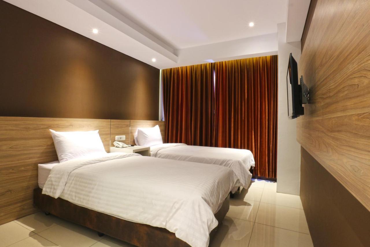 Kampioen Bed & Breakfast Bandung Esterno foto