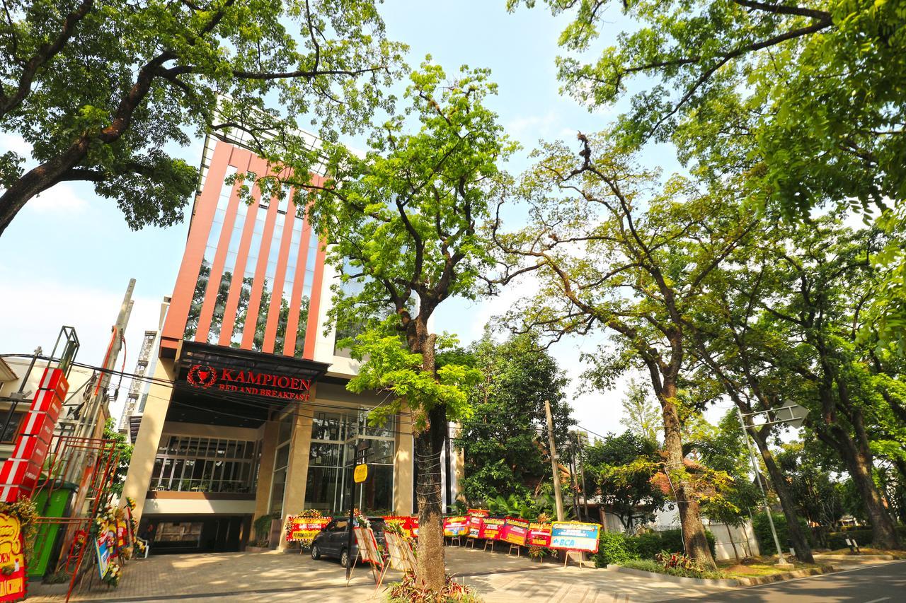 Kampioen Bed & Breakfast Bandung Esterno foto