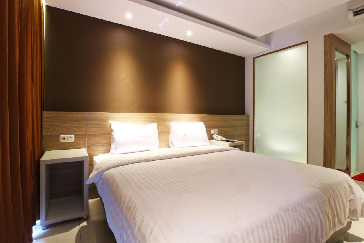Kampioen Bed & Breakfast Bandung Esterno foto