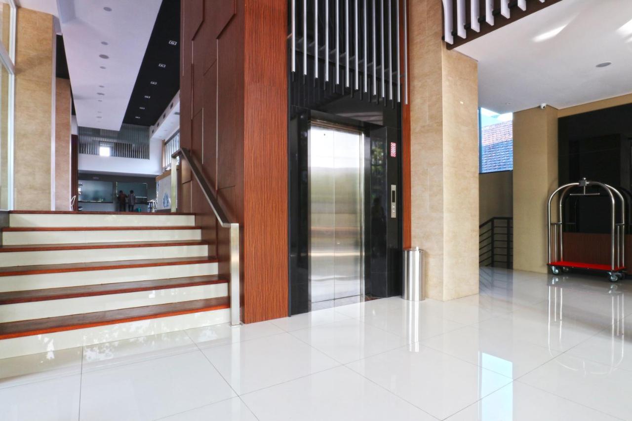 Kampioen Bed & Breakfast Bandung Esterno foto