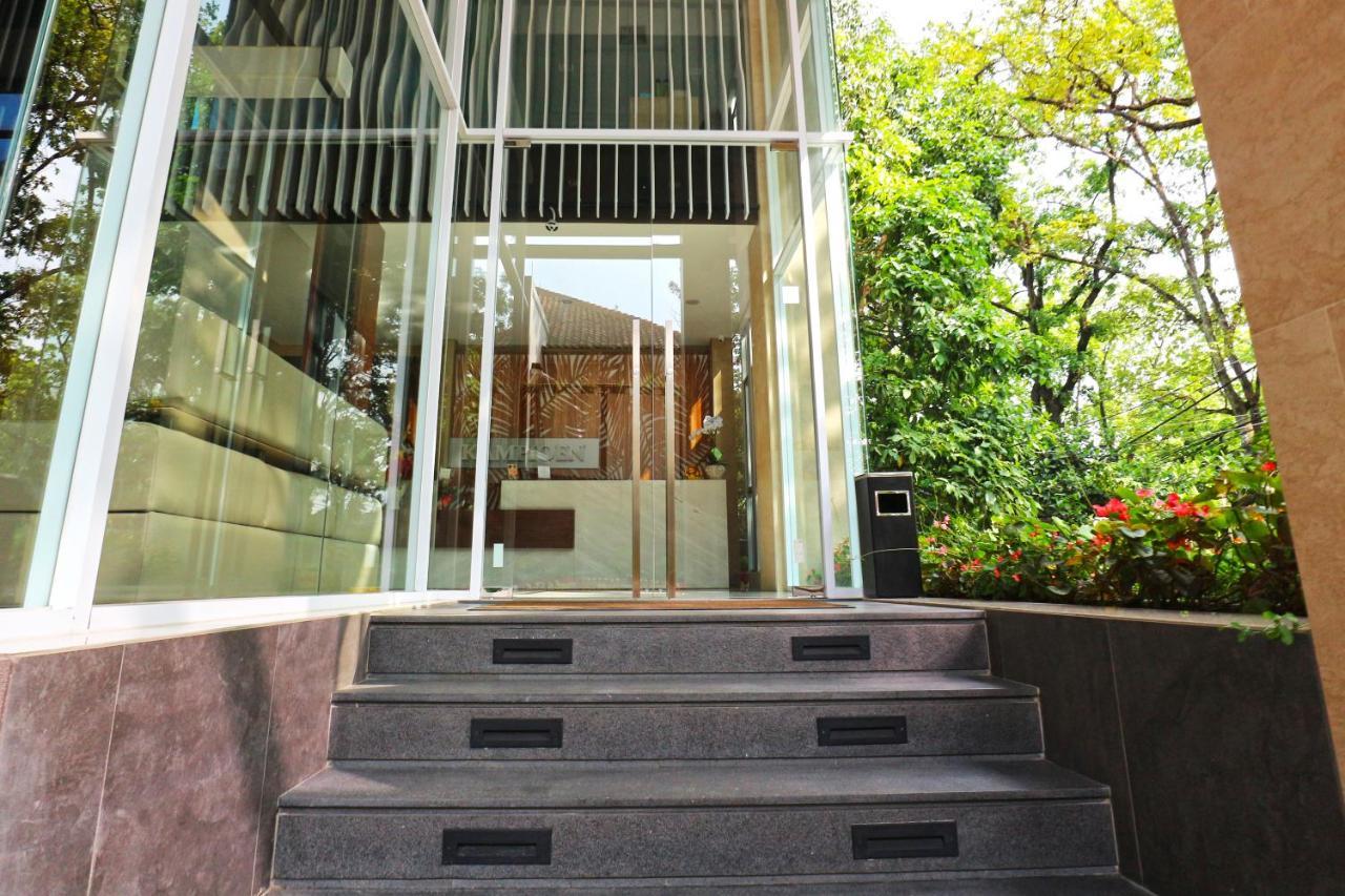 Kampioen Bed & Breakfast Bandung Esterno foto