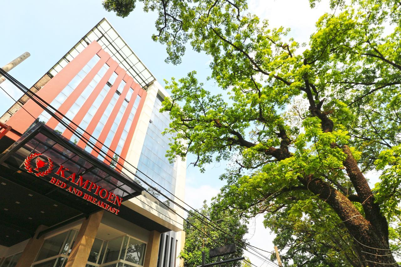 Kampioen Bed & Breakfast Bandung Esterno foto