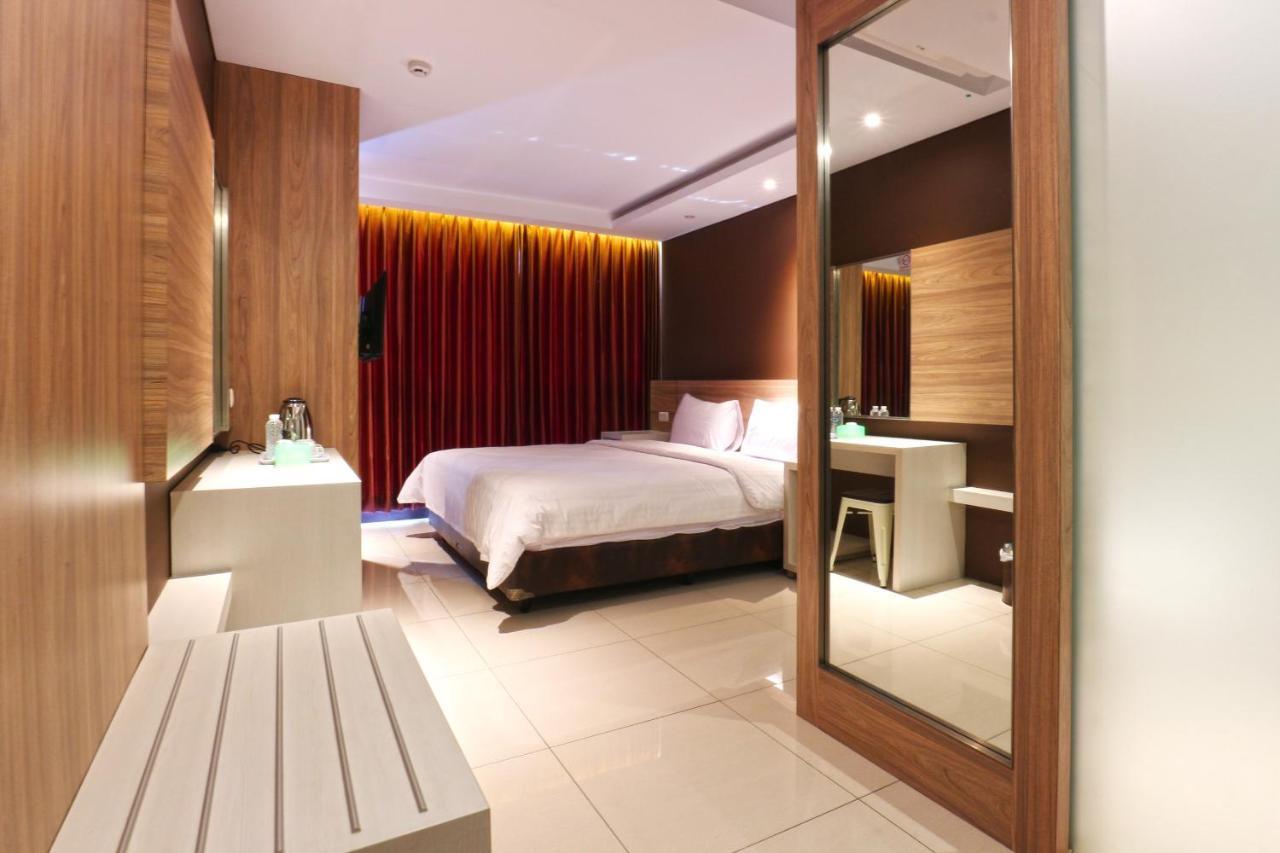 Kampioen Bed & Breakfast Bandung Esterno foto