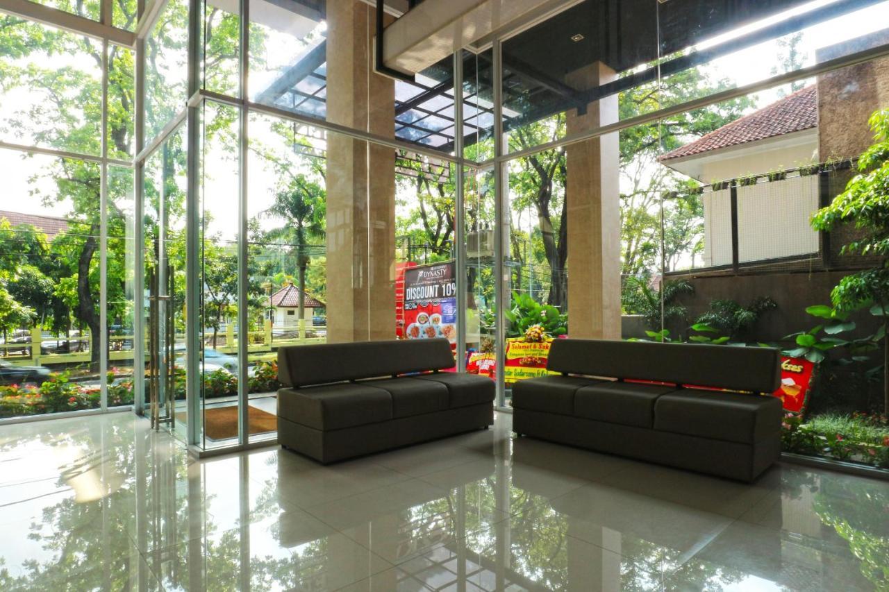 Kampioen Bed & Breakfast Bandung Esterno foto
