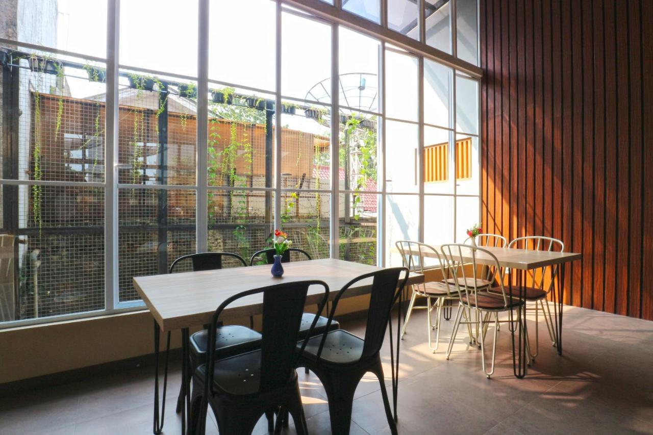 Kampioen Bed & Breakfast Bandung Esterno foto