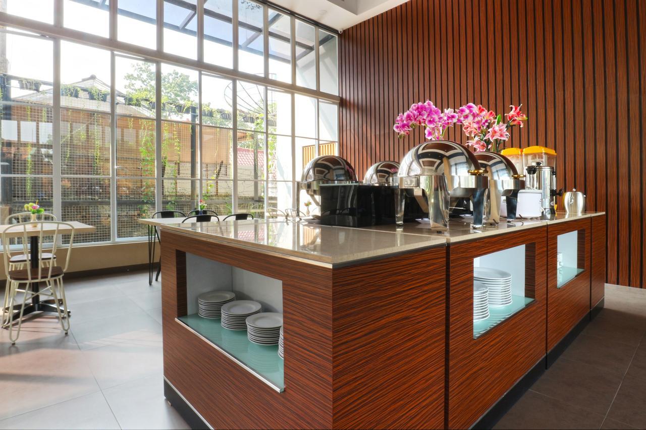 Kampioen Bed & Breakfast Bandung Esterno foto